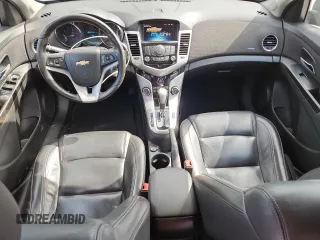 2014 Chevrolet Cruze 2LT z VIN 1G1PE5SB5E7120878, wystawiony jako Copart lot #58624755 z przebiegiem 121 644 mil mil oraz Szkoda całkowita • Salvage title. Historia ofert i sprzedaży dostępna na DreamBid. Obrazek 8.
