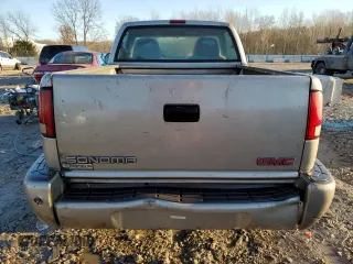 1999 GMC Sonoma with VIN 1GTCS1442X8530573, listed as a Copart auction lot 83484424 with 262,269 mi miles and Salvage Title. Bid and sale history available at carsss.com. Image 6.