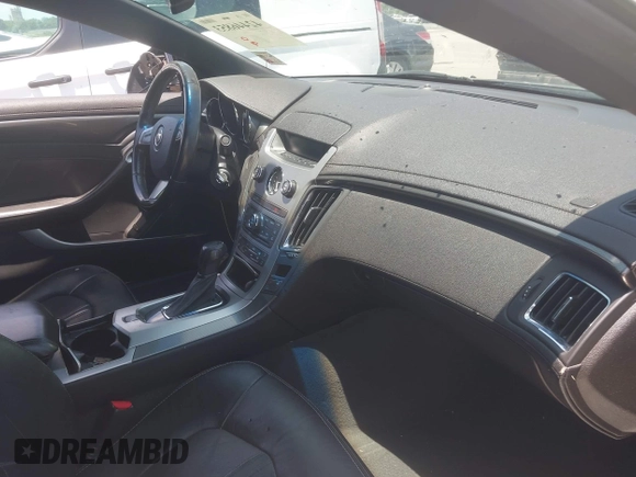 2012 Cadillac CTS Performance z VIN 1G6DJ1E31C0139231, wystawiony jako IAAI lot #42446853 z przebiegiem 102 857 mil mil oraz . Historia ofert i sprzedaży dostępna na DreamBid. Obrazek 5.