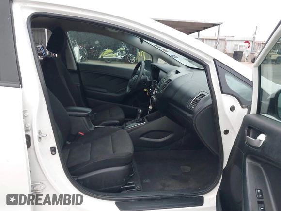 2017 Kia Forte LX with VIN 3KPFK4A7XHE112475, listed as a IAAI auction lot 40762895 with 61,394 mi miles. Bid and sale history available at carsss.com. Image 5.