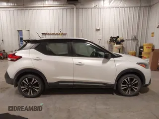 2019 Nissan Kicks SR with VIN 3N1CP5CU8KL550656, listed as a IAAI auction lot 41490725 with 33,281 mi miles. Bid and sale history available at carsss.com. Image 13.