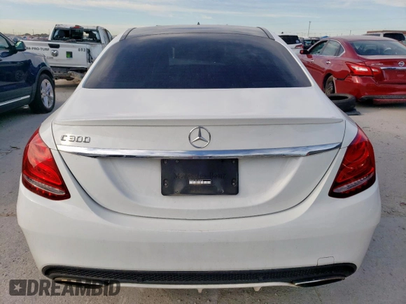 2015 Mercedes-Benz C 300 z VIN 55SWF4JB5FU068688, wystawiony jako Copart lot #57810905 z przebiegiem 108 039 mil mil oraz Szkoda całkowita • Salvage title. Historia ofert i sprzedaży dostępna na DreamBid. Obrazek 6.