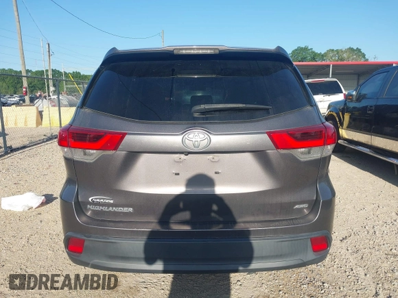 2019 Toyota Highlander LE с VIN 5TDBZRFH6KS945258, выставлен на аукционе IAAI как лот 41979698 с пробегом 122 624 миль миль и . История ставок и продаж доступна на DreamBid. Изображение 16.