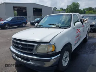 1998 Ford F-150 z VIN 1FTZX1762WNA68542, wystawiony jako IAAI lot #42300548 z przebiegiem 312 931 mil mil oraz . Historia ofert i sprzedaży dostępna na DreamBid. Obrazek 2.