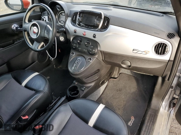 2016 FIAT 500e z VIN 3C3CFFGE5GT155273, wystawiony jako Copart lot #84306784 z przebiegiem 41 909 mil mil oraz Czysty tytuł • Clean title. Historia ofert i sprzedaży dostępna na DreamBid. Obrazek 8.