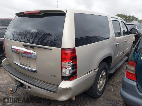 2010 Chevrolet Suburban LS with VIN 1GNUCHE03AR226103, listed as a IAAI auction lot 41729881 with 201,479 mi miles. Bid and sale history available at carsss.com. Image 4.