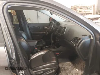 2020 Jeep Cherokee Trailhawk z VIN 1C4PJMBX8LD627104, wystawiony jako IAAI lot #41493732 z przebiegiem 46 463 mil mil oraz . Historia ofert i sprzedaży dostępna na DreamBid. Obrazek 5.