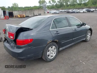 2005 Honda Accord LX z VIN 1HGCM56485A095449, wystawiony jako IAAI lot #42356520 z przebiegiem 231 909 mil mil oraz . Historia ofert i sprzedaży dostępna na DreamBid. Obrazek 4.