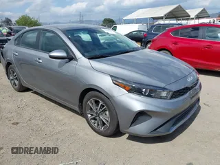 2023 Kia Forte LXS z VIN 3KPF24AD3PE617505, wystawiony jako IAAI lot #42260703 z przebiegiem 45 545 mil mil oraz . Historia ofert i sprzedaży dostępna na DreamBid. Obrazek 1.