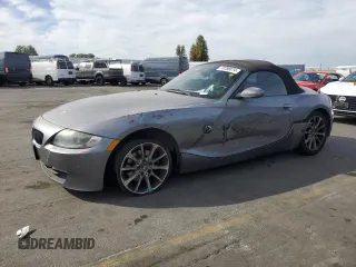 2008 BMW Z4 3.0i z VIN 4USBU335X8LW74795, wystawiony jako Copart lot #78286874 z przebiegiem 64 869 mil mil oraz Szkody całkowita. Historia ofert i sprzedaży dostępna na DreamBid. Obrazek 1.