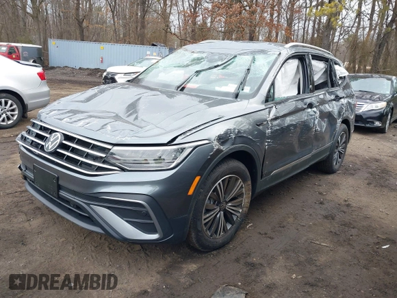 2024 Volkswagen Tiguan Wolfsburg Edition z VIN 3VV5B7AX4RM230768, wystawiony jako IAAI lot #41633709 z przebiegiem 107 mil mil oraz . Historia ofert i sprzedaży dostępna na DreamBid. Obrazek 17.