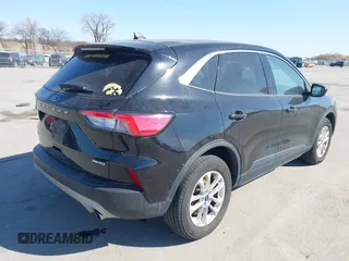 2022 Ford Escape SE z VIN 1FMCU9G6XNUB30881, wystawiony jako IAAI lot #41750512 z przebiegiem 88 681 mil mil oraz . Historia ofert i sprzedaży dostępna na DreamBid. Obrazek 4.