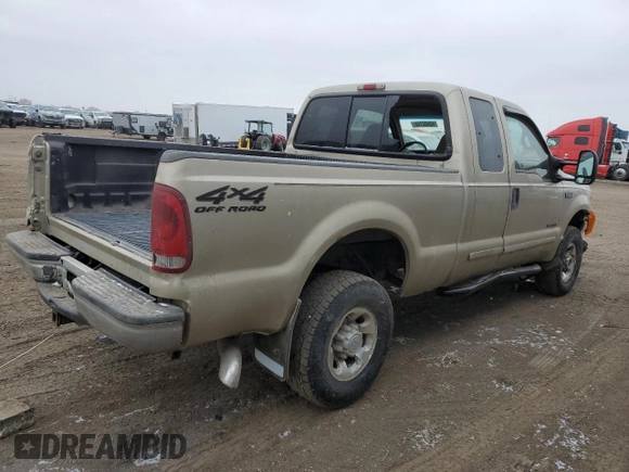 2001 Ford Super Duty F-250 XL with VIN 1FTNX21F11EA22593, listed as a Copart auction lot 43002145 with 213,819 mi miles and Salvage Title. Bid and sale history available at carsss.com. Image 3.
