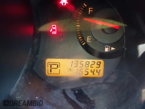2009 Nissan Versa S z VIN 3N1BC13E09L372132, wystawiony jako IAAI lot #42314068 z przebiegiem 135 829 mil mil oraz . Historia ofert i sprzedaży dostępna na DreamBid. Obrazek 7.
