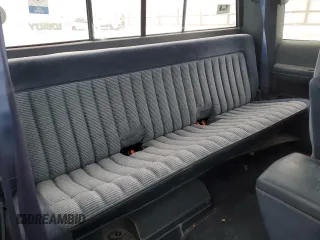 1992 GMC Sierra 2500 z VIN 2GTFK29K3N1539843, wystawiony jako Copart lot #45037335 z przebiegiem 146 355 mil mil oraz Szkody całkowita. Historia ofert i sprzedaży dostępna na DreamBid. Obrazek 10.