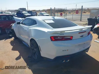 2018 Chevrolet Camaro ZL1 z VIN 1G1FK1R60J0165882, wystawiony jako IAAI lot #41859936 z przebiegiem Nie podano mil oraz . Historia ofert i sprzedaży dostępna na DreamBid. Obrazek 15.