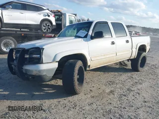 2006 Chevrolet Silverado 1500 LT1 with VIN 2GCEK13T861144372, listed as a IAAI auction lot 41564008 with 295,445 mi miles. Bid and sale history available at carsss.com. Image 18.