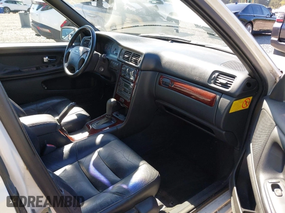2000 Volvo S70 z VIN YV1LS56D4Y2651849, wystawiony jako IAAI lot #42246127 z przebiegiem 153 319 mil mil oraz . Historia ofert i sprzedaży dostępna na DreamBid. Obrazek 5.