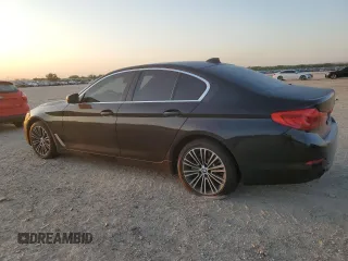 2019 BMW 5 Series 530i z VIN WBAJA5C54KG900736, wystawiony jako Copart lot #52232275 z przebiegiem 112 560 mil mil oraz Czysty tytuł • Clean title. Historia ofert i sprzedaży dostępna na DreamBid. Obrazek 2.
