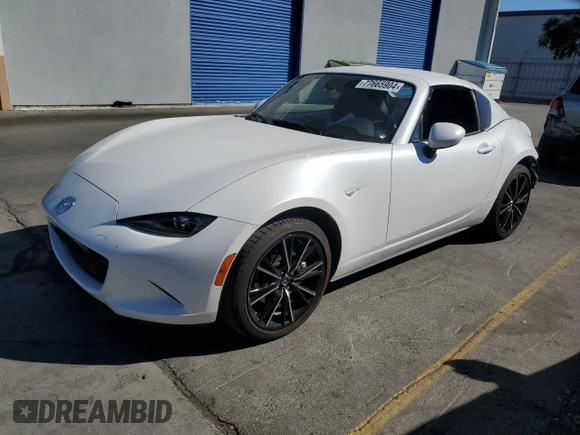 2024 Mazda MX-5 Miata Grand Touring z VIN JM1NDAM76R0602972, wystawiony jako Copart lot #77665904 z przebiegiem 4 965 mil mil oraz Szkoda całkowita • Salvage title. Historia ofert i sprzedaży dostępna na DreamBid. Obrazek 1.