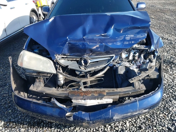 2002 Acura CL with VIN 19UYA42472A001930, listed as a IAAI auction lot 42008990 with 180,327 mi miles. Bid and sale history available at carsss.com. Image 6.