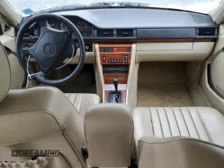 1992 Mercedes-Benz 300 with VIN WDBEA90E9NF223207, listed as a Copart auction lot 44739805 with 210,394 mi miles and Non Repairable. Bid and sale history available at DreamBid. Image 8.