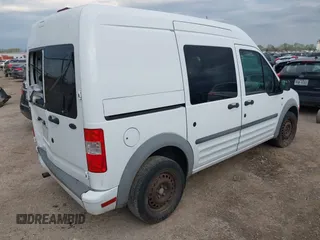 2013 Ford Transit Connect XLT z VIN NM0LS6BN7DT150823, wystawiony jako IAAI lot #41867953 z przebiegiem 128 278 mil mil oraz . Historia ofert i sprzedaży dostępna na DreamBid. Obrazek 4.