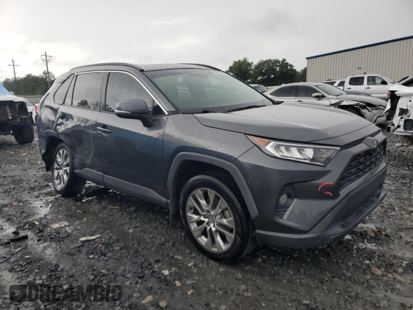 2021 Toyota RAV4 XLE Premium z VIN 2T3C1RFV0MC106727, wystawiony jako Copart lot #59282205 z przebiegiem 48 074 mil mil oraz Szkoda całkowita • Salvage title. Historia ofert i sprzedaży dostępna na DreamBid. Obrazek 4.