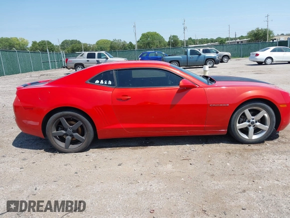 2013 Chevrolet Camaro LT z VIN 2G1FG1E36D9244965, wystawiony jako IAAI lot #40058994 z przebiegiem 75 344 mil mil oraz . Historia ofert i sprzedaży dostępna na DreamBid. Obrazek 13.