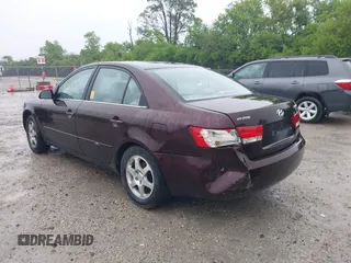 2006 Hyundai Sonata GLS z VIN KMHEU46CX6A075483, wystawiony jako IAAI lot #42376793 z przebiegiem 104 751 mil mil oraz . Historia ofert i sprzedaży dostępna na DreamBid. Obrazek 3.