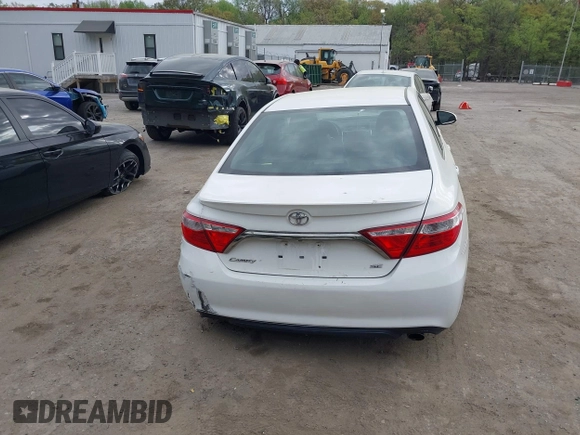 2017 Toyota Camry XLE z VIN 4T1BF1FK4HU323862, wystawiony jako IAAI lot #42066574 z przebiegiem 66 045 mil mil oraz . Historia ofert i sprzedaży dostępna na DreamBid. Obrazek 17.