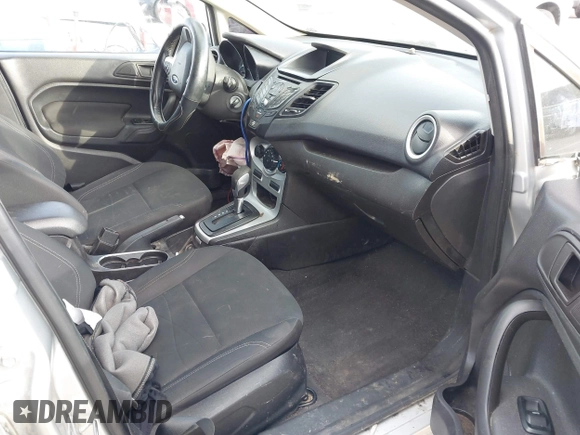 2015 Ford Fiesta SE z VIN 3FADP4BJ1FM220222, wystawiony jako IAAI lot #41209318 z przebiegiem 113 134 mil mil oraz . Historia ofert i sprzedaży dostępna na DreamBid. Obrazek 5.