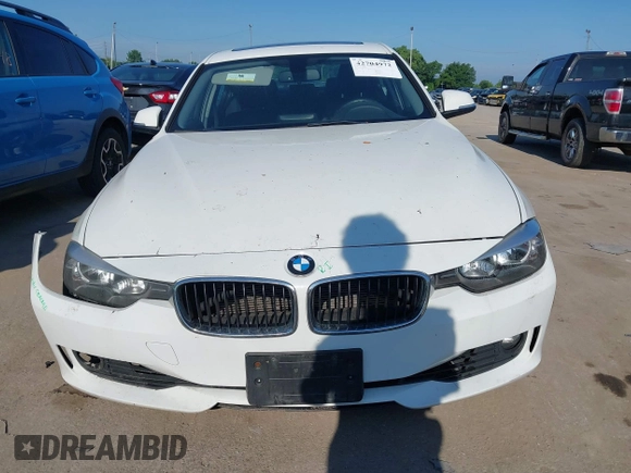 2014 BMW 3 Series 328i xDrive z VIN WBA3B5G56ENS10972, wystawiony jako IAAI lot #42704972 z przebiegiem 138 309 mil mil oraz . Historia ofert i sprzedaży dostępna na DreamBid. Obrazek 13.
