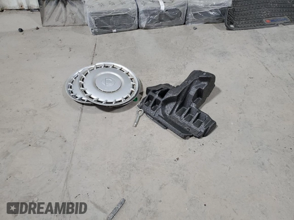 2011 Smart fortwo Pure с VIN WMEEJ3BA5BK480412, выставлен на аукционе Copart как лот 87023194 с пробегом 70 496 миль миль и Списание • Salvage title. История ставок и продаж доступна на DreamBid. Изображение 12.