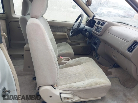1998 Nissan Frontier XE z VIN 1N6DD26S6WC353583, wystawiony jako IAAI lot #42253701 z przebiegiem Nie podano mil oraz . Historia ofert i sprzedaży dostępna na DreamBid. Obrazek 5.