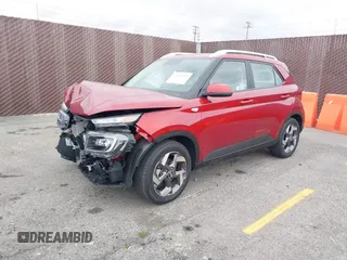 2024 Hyundai Venue SEL z VIN KMHRC8A38RU311795, wystawiony jako IAAI lot #42057265 z przebiegiem 5485 mil mil oraz . Historia ofert i sprzedaży dostępna na DreamBid. Obrazek 2.