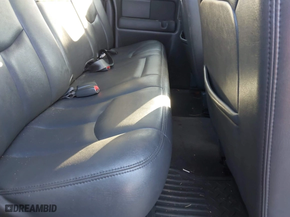 2003 Chevrolet Silverado 1500 LT with VIN 2GCEC19T431310015, listed as a IAAI auction lot 41232621 with 157,403 mi miles. Bid and sale history available at carsss.com. Image 8.