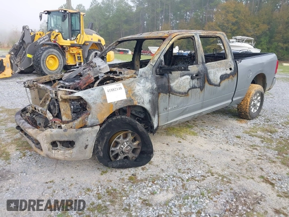 2023 Ram 2500 Laramie z VIN 3C6UR5FL7PG513099, wystawiony jako IAAI lot #41882148 z przebiegiem Nie podano mil oraz . Historia ofert i sprzedaży dostępna na DreamBid. Obrazek 2.