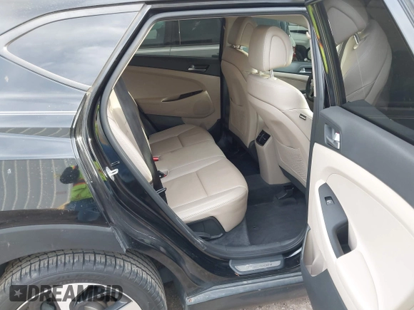 2016 Hyundai Tucson Limited with VIN KM8J33A28GU157187, listed as a IAAI auction lot 41825266 with 137,649 mi miles. Bid and sale history available at carsss.com. Image 8.