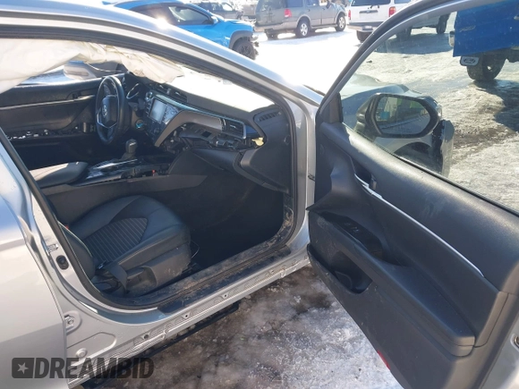 2020 Toyota Camry SE z VIN 4T1G11BK0LU016837, wystawiony jako IAAI lot #41313586 z przebiegiem Nie podano mil oraz . Historia ofert i sprzedaży dostępna na DreamBid. Obrazek 5.