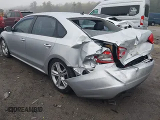 2012 Volkswagen Passat S z VIN 1VWAP7A38CC026671, wystawiony jako IAAI lot #42196429 z przebiegiem 241 904 mil mil oraz . Historia ofert i sprzedaży dostępna na DreamBid. Obrazek 3.