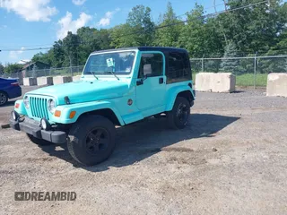 2002 Jeep Wrangler Sahara с VIN 1J4FA59S62P768112, выставлен на аукционе IAAI как лот 42657738 с пробегом 196 571 миль миль и . История ставок и продаж доступна на DreamBid. Изображение 2.