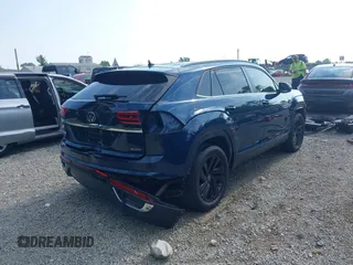 2022 Volkswagen Atlas SE z VIN 1V2HE2CA7NC211835, wystawiony jako IAAI lot #42722660 z przebiegiem 56 112 mil mil oraz . Historia ofert i sprzedaży dostępna na DreamBid. Obrazek 4.
