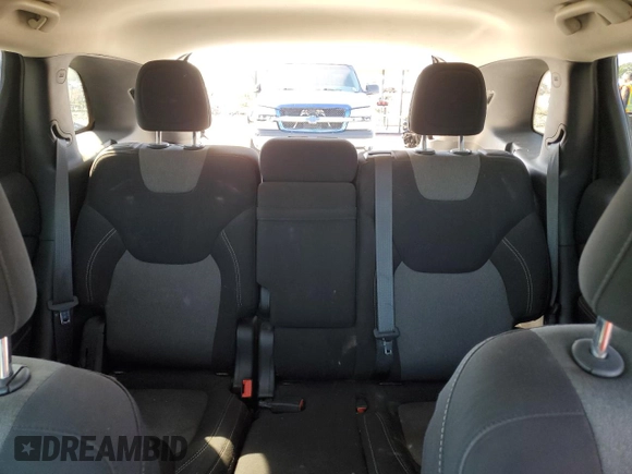 2017 Jeep Cherokee Sport z VIN 1C4PJLAS5HW585812, wystawiony jako Copart lot #76352524 z przebiegiem 110 335 mil mil oraz Szkoda całkowita • Salvage title. Historia ofert i sprzedaży dostępna na DreamBid. Obrazek 10.