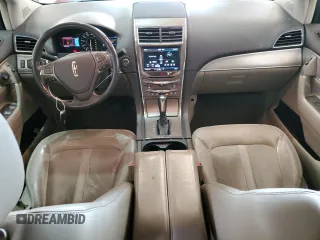 2013 Lincoln MKX z VIN 2LMDJ6JKXDBL19895, wystawiony jako Copart lot #51623655 z przebiegiem 245 542 mil mil oraz Szkoda całkowita • Salvage title. Historia ofert i sprzedaży dostępna na DreamBid. Obrazek 8.
