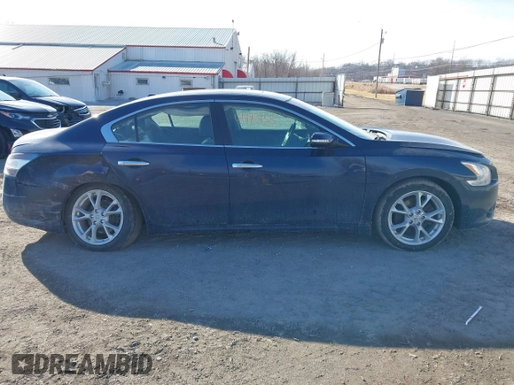 2014 Nissan Maxima SV z VIN 1N4AA5AP7EC460794, wystawiony jako IAAI lot #41493155 z przebiegiem 134 179 mil mil oraz . Historia ofert i sprzedaży dostępna na DreamBid. Obrazek 13.