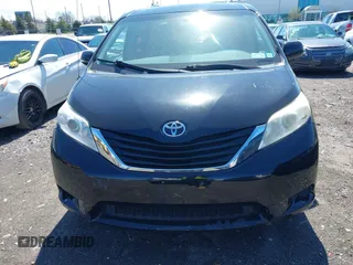 2014 Toyota Sienna LE AAS with VIN 5TDKK3DC4ES445998, listed as a IAAI auction lot 42093872 with 220,943 mi miles. Bid and sale history available at carsss.com. Image 12.