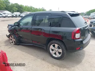2017 Jeep Compass Sport SE z VIN 1C4NJCBA4HD148117, wystawiony jako IAAI lot #42440046 z przebiegiem 124 891 mil mil oraz . Historia ofert i sprzedaży dostępna na DreamBid. Obrazek 3.