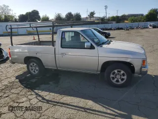 1996 Nissan Frontier XE z VIN 1N6SD11SXTC371962, wystawiony jako Copart lot #52947535 z przebiegiem 256 352 mil mil oraz Czysty tytuł • Clean title. Historia ofert i sprzedaży dostępna na DreamBid. Obrazek 4.
