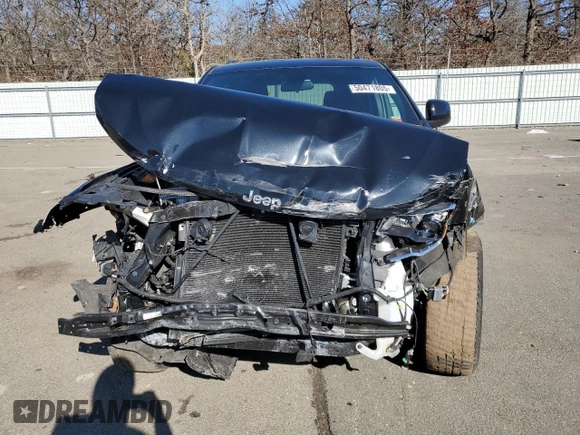 2020 Jeep Grand Cherokee Laredo E with VIN 1C4RJFAG6LC206719, listed as a Copart auction lot 50471805 with 40,526 mi miles and Salvage title. Bid and sale history available at DreamBid. Image 5.